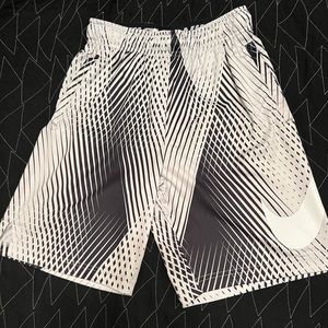 NIKE Boys Athletic Shorts With Pockets and Drawstring Waist - Black/White Sz L